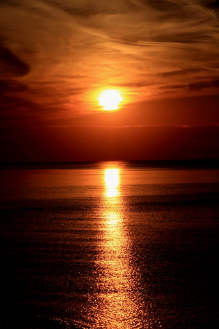 Illustration for article titled 166 Sunrises and Sunsets